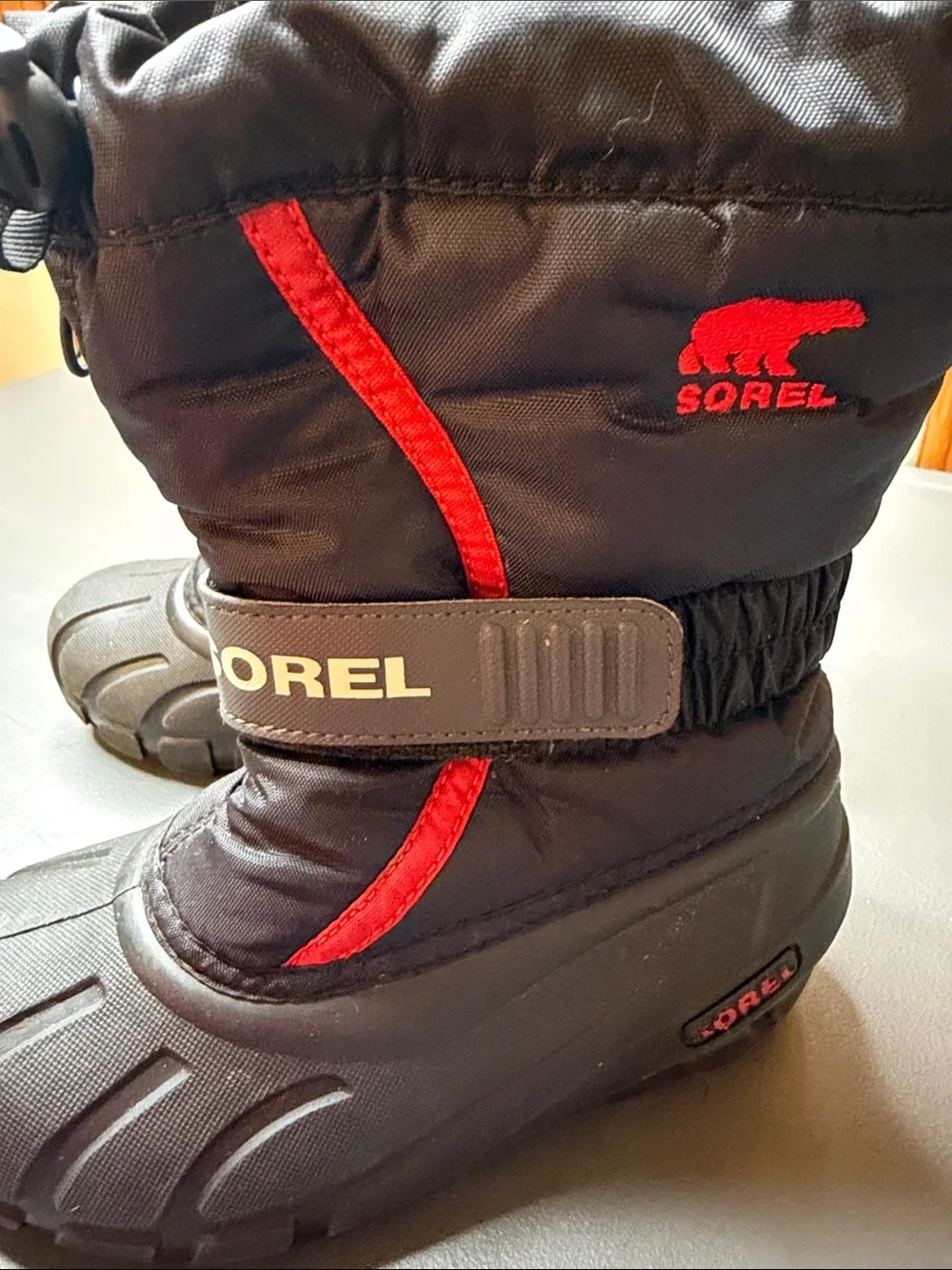 Sorel Kids Black and Red Insulated Snow Boots. Size: 12